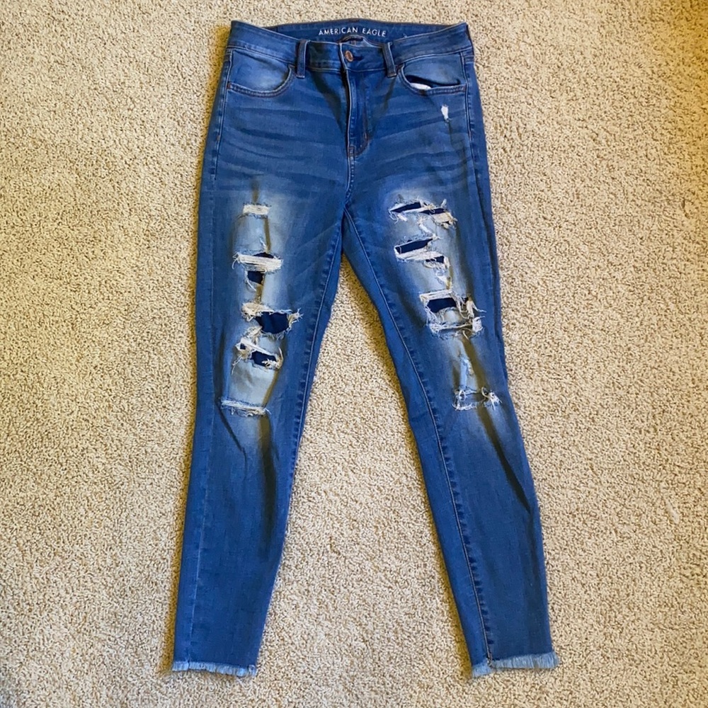 ✅AMERICAN EAGLE WOMEN’S ripped/distressed HI-RISE JEGGING/jeans. Size 10R.